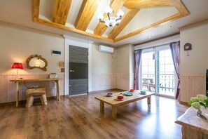 Habitación (Lucy) | Decoración individual, mobiliario individual, wifi gratis y ropa de cama