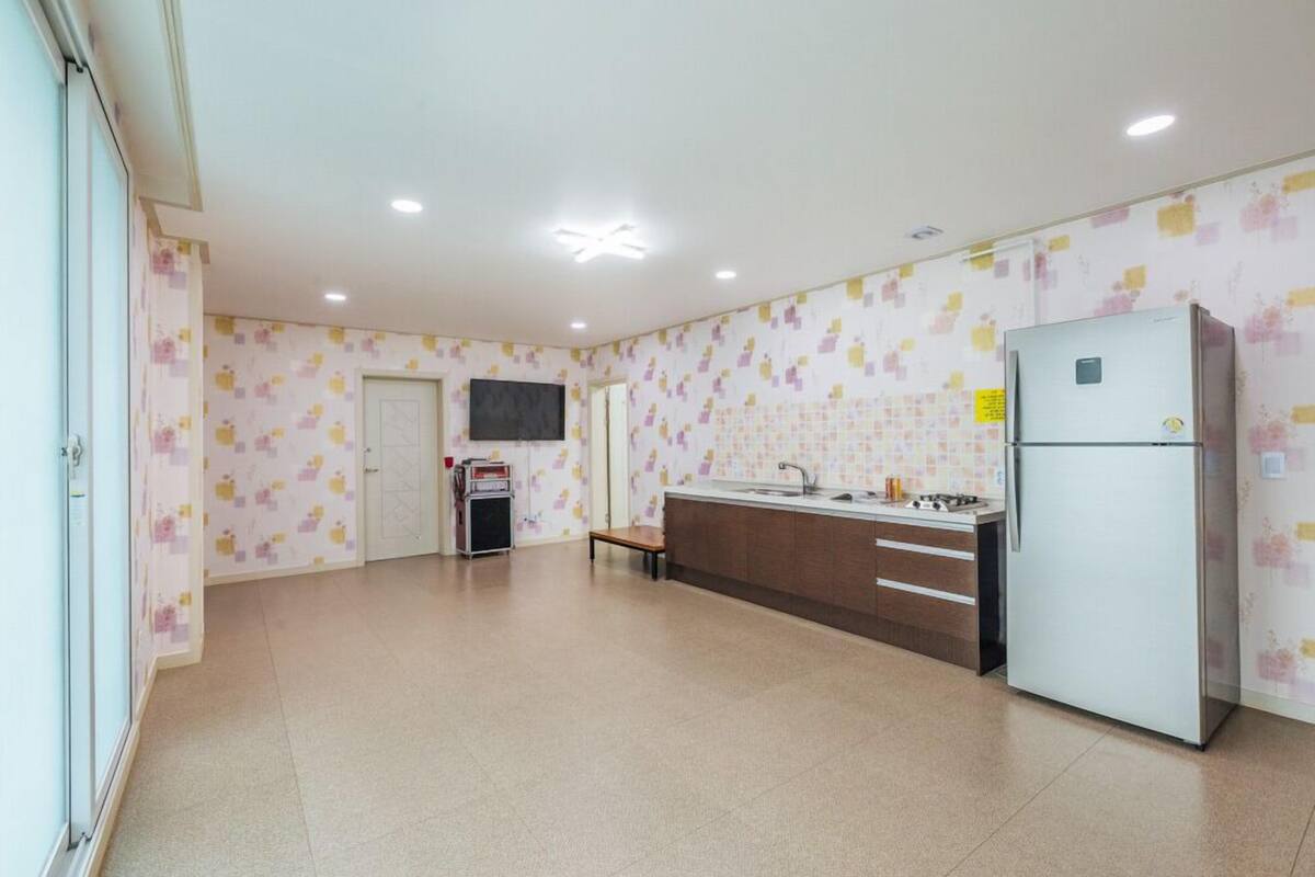 Room (B202) | Individually decorated, individually furnished, free WiFi, bed sheets