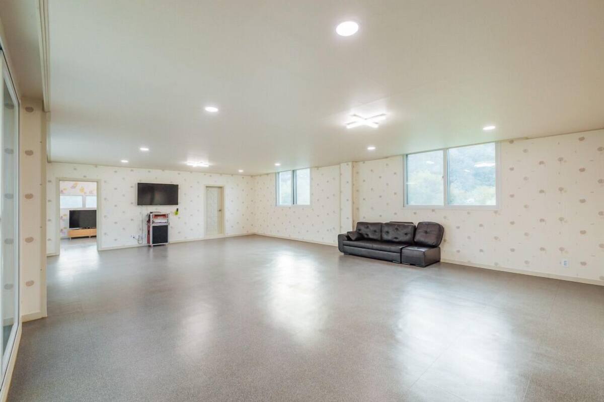 Room (A201) | Individually decorated, individually furnished, free WiFi, bed sheets
