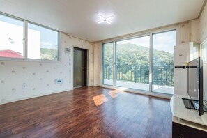 غرفة (A301) | بديكورات فريدة لكل غرفة وطراز فريد لكل وحدة وواي فاي مجانًا