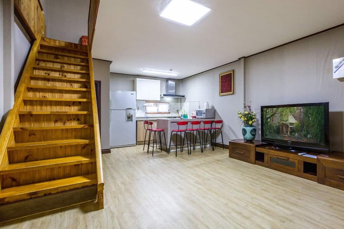Room (Han gang) | WiFi (free), individually decorated, individually furnished, bed sheets