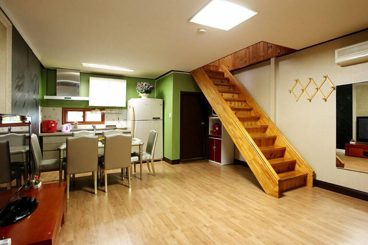 Room (Seomjingang) | WiFi (free), individually decorated, individually furnished, bed sheets