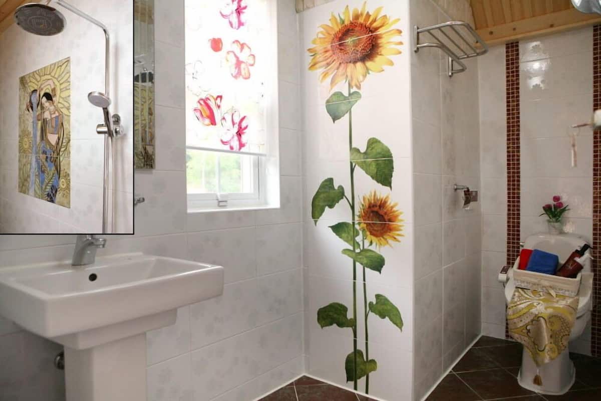 Room (Story 3) | Individually decorated, individually furnished, free WiFi, bed sheets