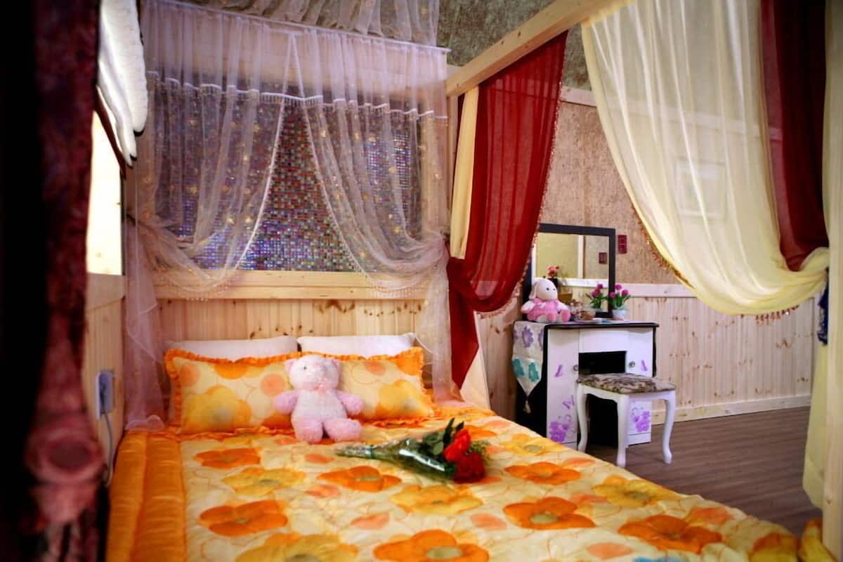 Room | Individually decorated, individually furnished, free WiFi, bed sheets