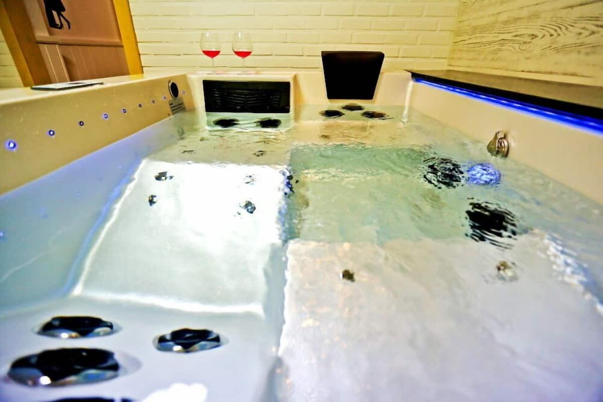 Room | Free WiFi, individually decorated, individually furnished, bed sheets