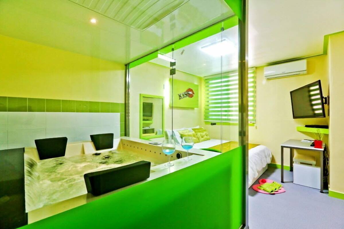 Room (Time) | Free WiFi, individually decorated, individually furnished, bed sheets