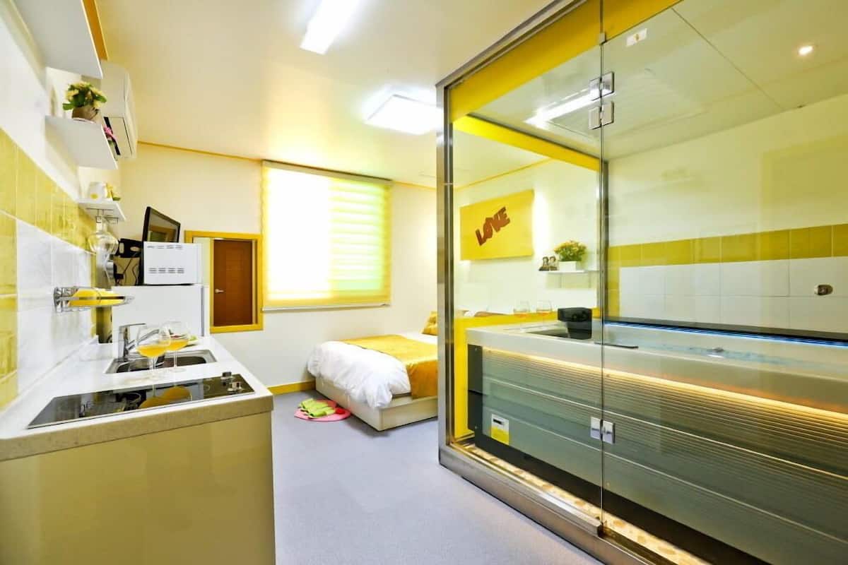 Room (Lavender) | Free WiFi, individually decorated, individually furnished, bed sheets