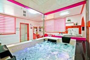 Decoración personalizada, muebles diferentes y wifi gratis 