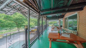 ルーム (Mare 203) | 客室ごとに異なる装飾、客室ごとに異なるインテリア、WiFi (無料)、ベッドシーツ