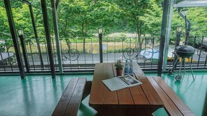 Decoración personalizada, muebles diferentes y wifi gratis