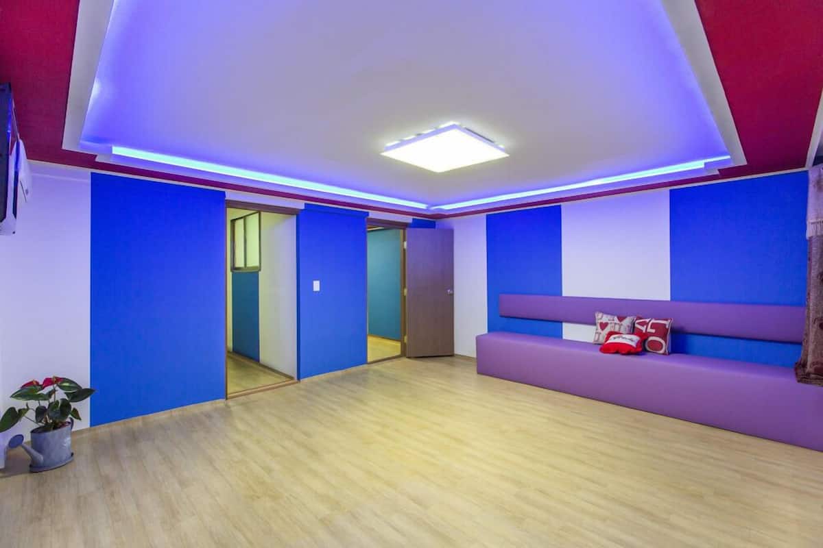 Habitación (Edelweiss) | Wifi gratis, decoración personalizada y muebles diferentes