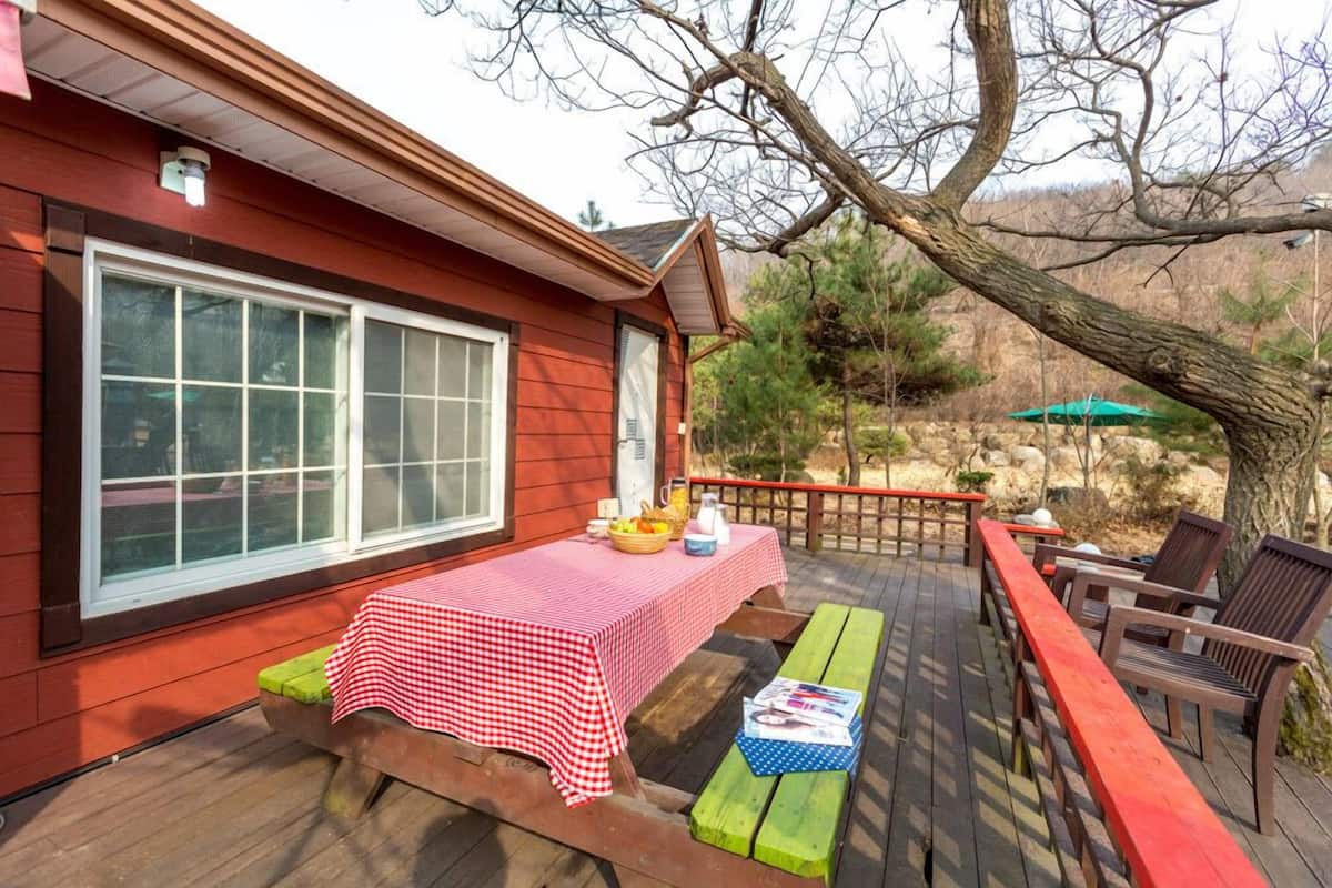 Room (1-ho) | WiFi (free), individually decorated, individually furnished, bed sheets