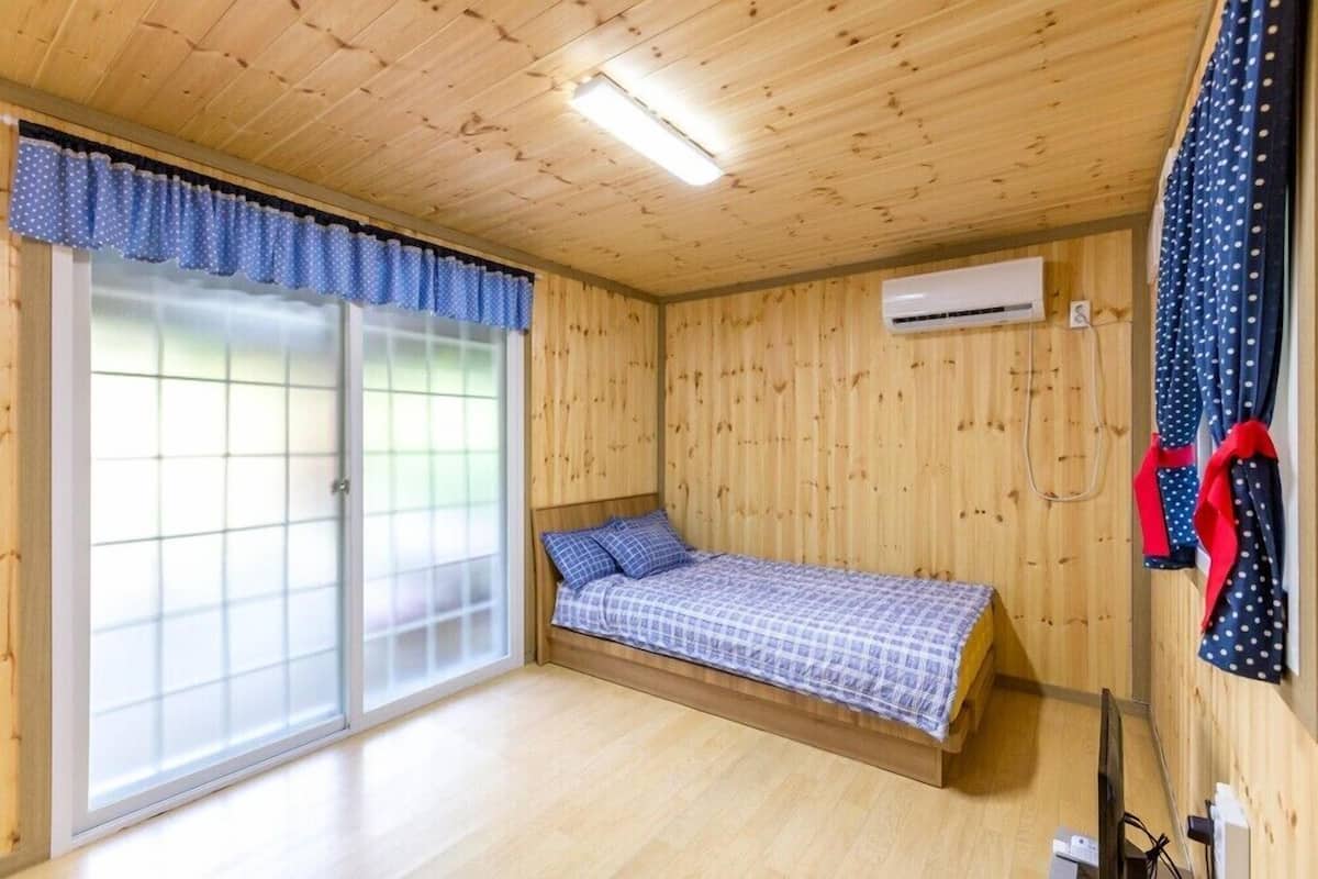 Decoración personalizada, muebles diferentes y wifi gratis