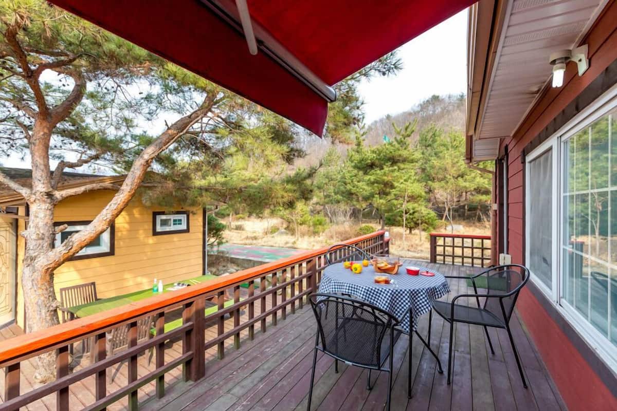 Room (2-ho) | WiFi (free), individually decorated, individually furnished, bed sheets