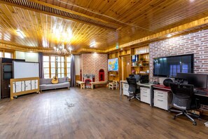 客房 (Group 1) | 特色装修、特色家居、免费 WiFi、床单