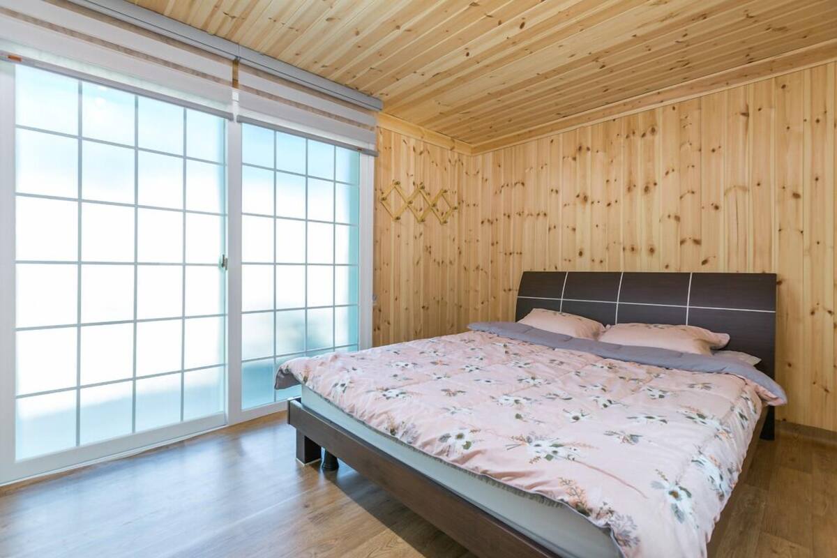 Room (Olive) | WiFi (free), individually decorated, individually furnished, bed sheets