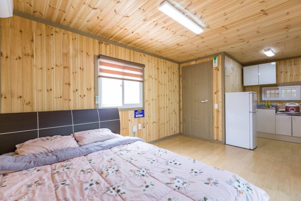 Room (Purple) | WiFi (free), individually decorated, individually furnished, bed sheets