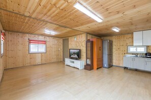 룸 (Pink) | 각각 다른 스타일의 인테리어, 각각 다르게 가구 비치, 무료 WiFi, 침대 시트