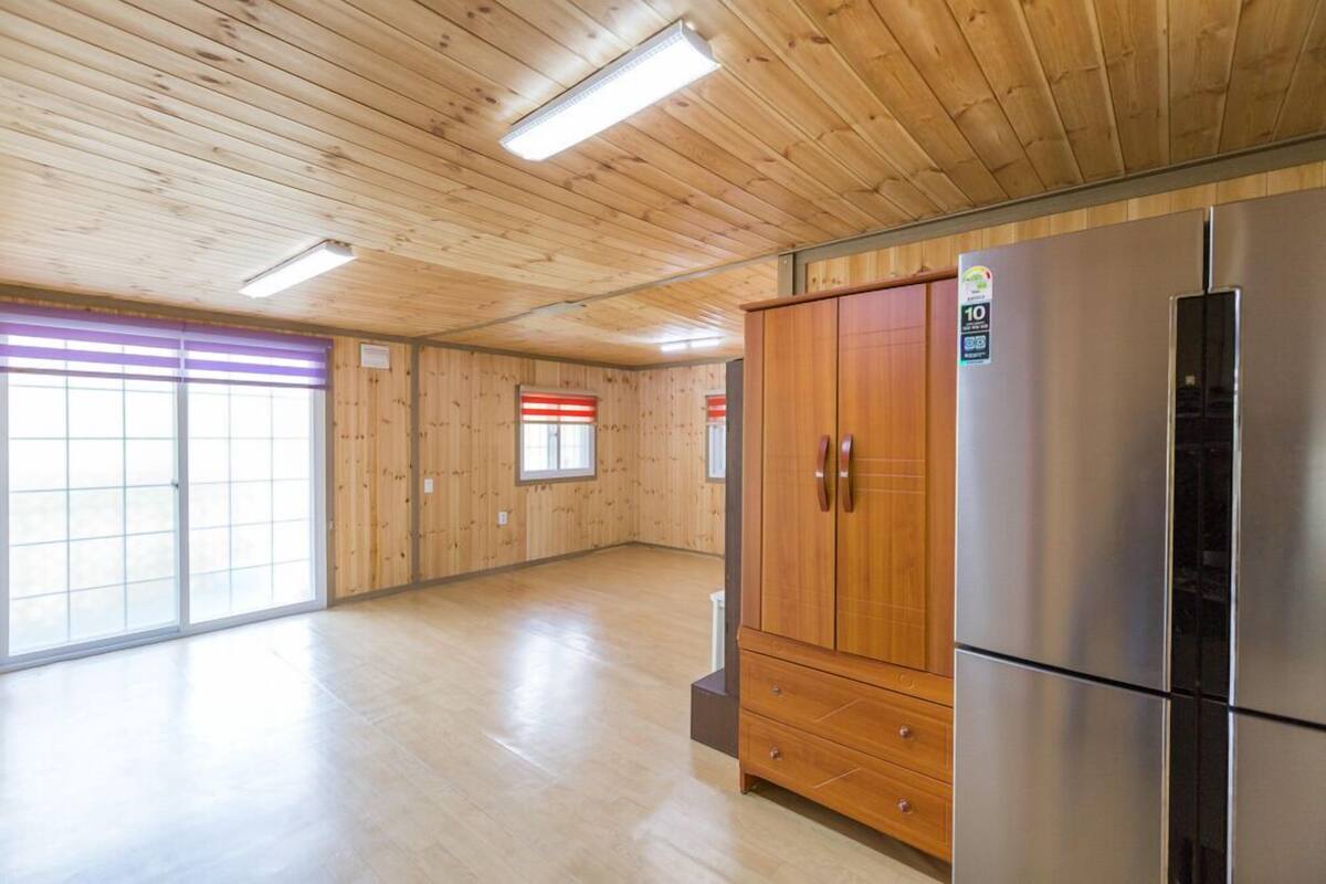 Room (Pink) | WiFi (free), individually decorated, individually furnished, bed sheets
