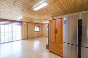 Room (Pink) | Individually decorated, individually furnished, free WiFi, bed sheets