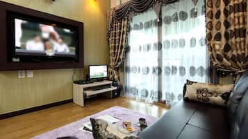 Habitaciรณn (Achimhaetsal) | Decoraciรณn personalizada, muebles diferentes y wifi gratis