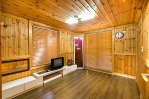 2 عدّة غرف نوم وبديكورات فريدة لكل غرفة وطراز فريد لكل وحدة