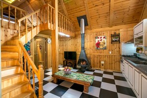 2 عدّة غرف نوم وبديكورات فريدة لكل غرفة وطراز فريد لكل وحدة