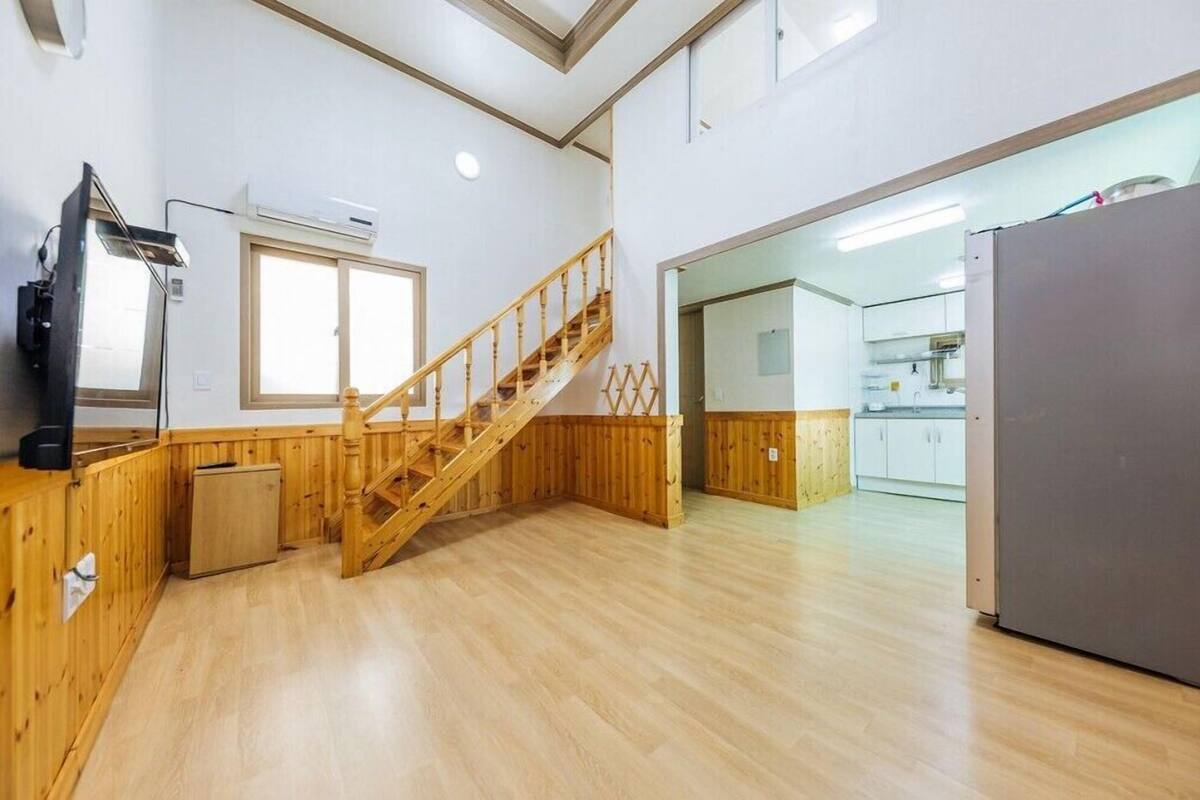Room (Jongdalsae) | WiFi (free), individually decorated, individually furnished, bed sheets