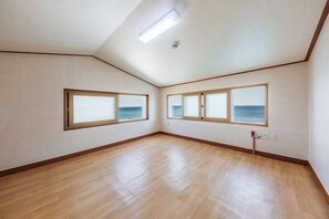 Room (Jongdalsae) | Individually decorated, individually furnished, free WiFi, bed sheets