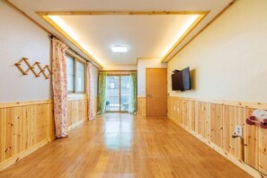 룸 (Parangsae) | 각각 다른 스타일의 인테리어, 각각 다르게 가구 비치, 무료 WiFi, 침대 시트