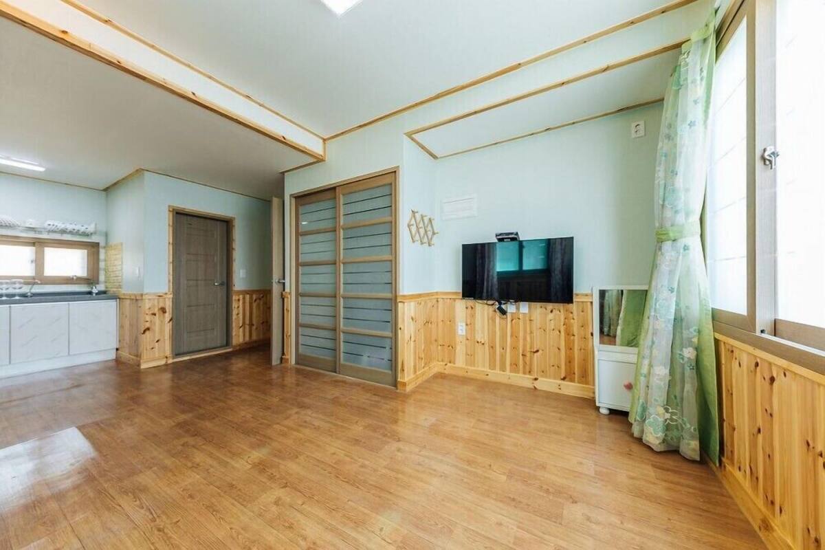 Room (Doyosae) | WiFi (free), individually decorated, individually furnished, bed sheets