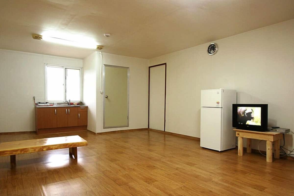Habitación (Chorongkkot) | Decoración personalizada, muebles diferentes y wifi gratis