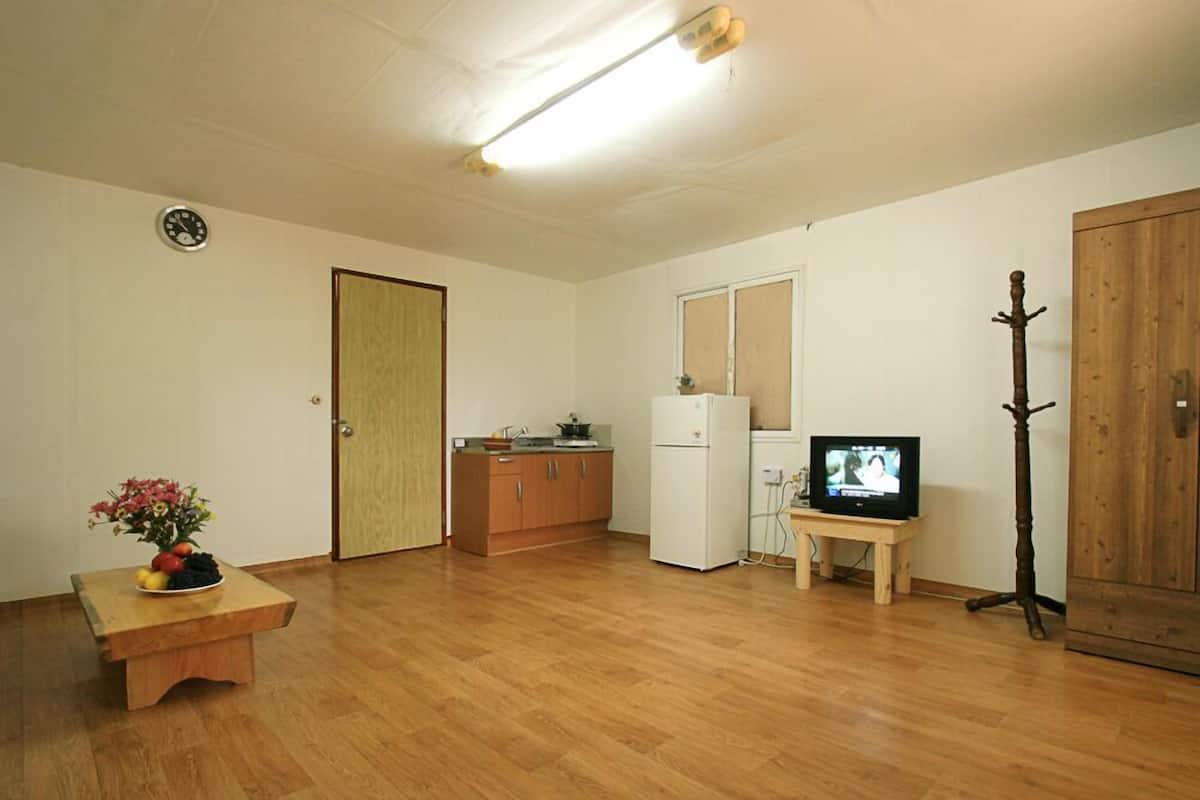 Habitación (Hambakkot) | Decoración personalizada, muebles diferentes y wifi gratis