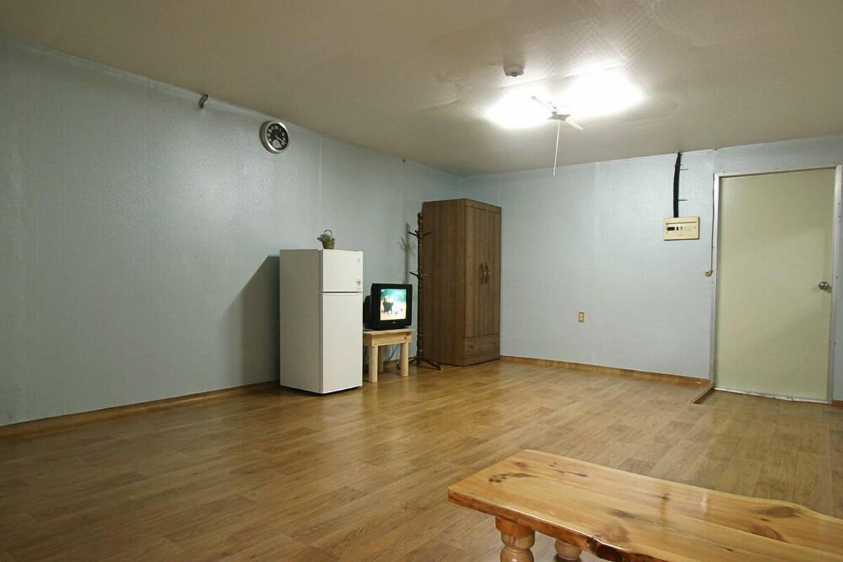 Habitación (Girincho) | Decoración personalizada, muebles diferentes y wifi gratis