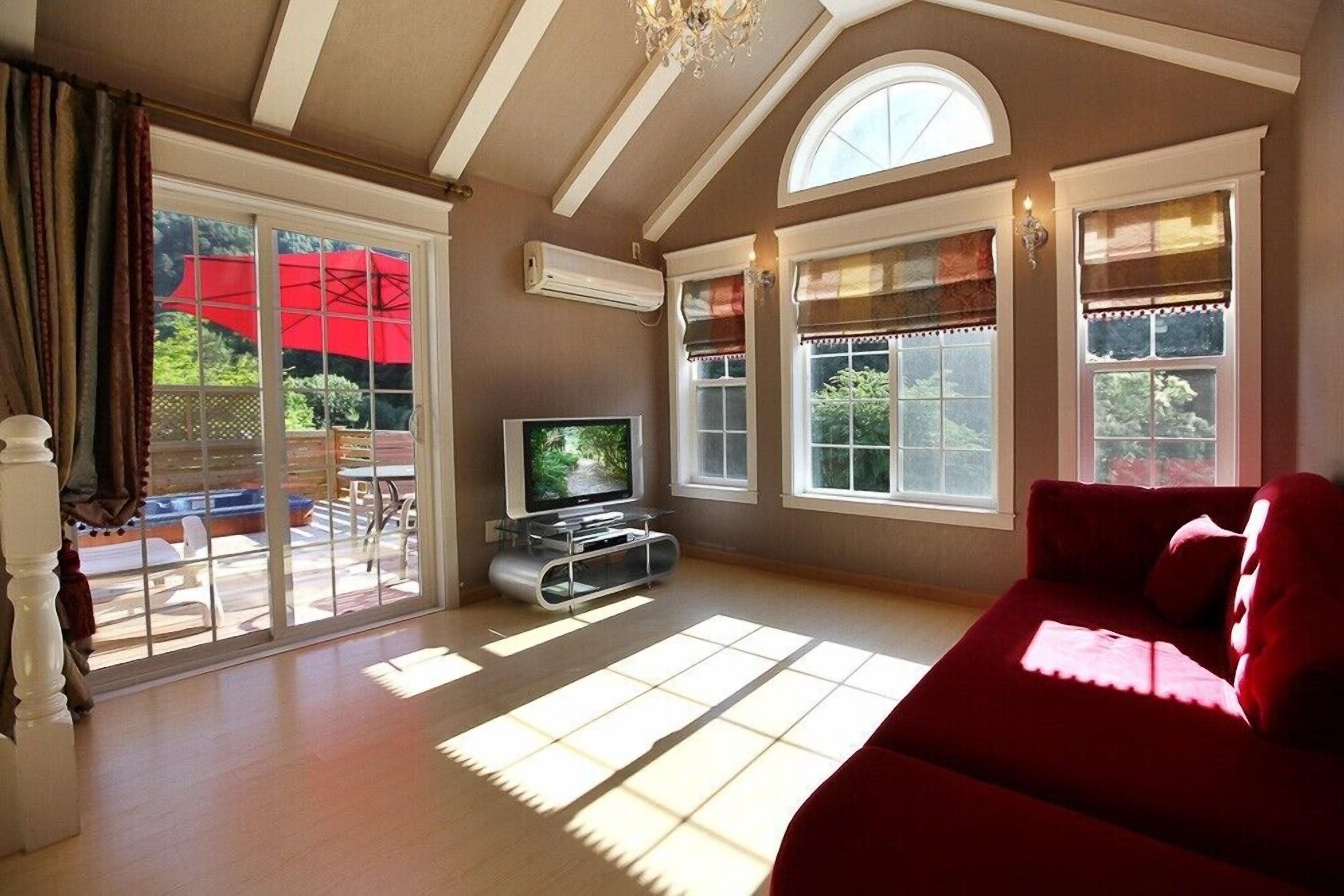 Room (Cabernet Sauvignon (Spa)) | Individually decorated, individually furnished, free WiFi, bed sheets