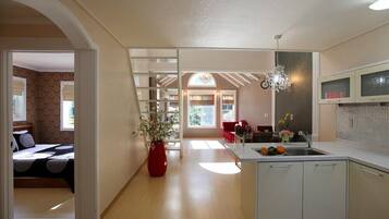 Room (Cabernet Sauvignon (Spa)) | Individually decorated, individually furnished, free WiFi, bed sheets