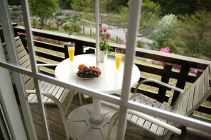 Room (Chardonnay) | Individually decorated, individually furnished, free WiFi, bed sheets - Dvor Pension (Gapyeong)