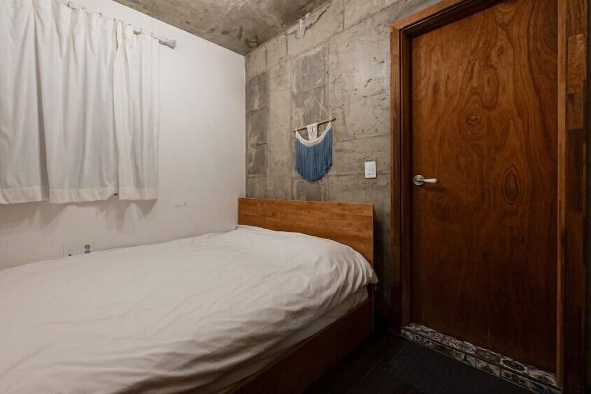 Decoración personalizada, muebles diferentes y wifi gratis