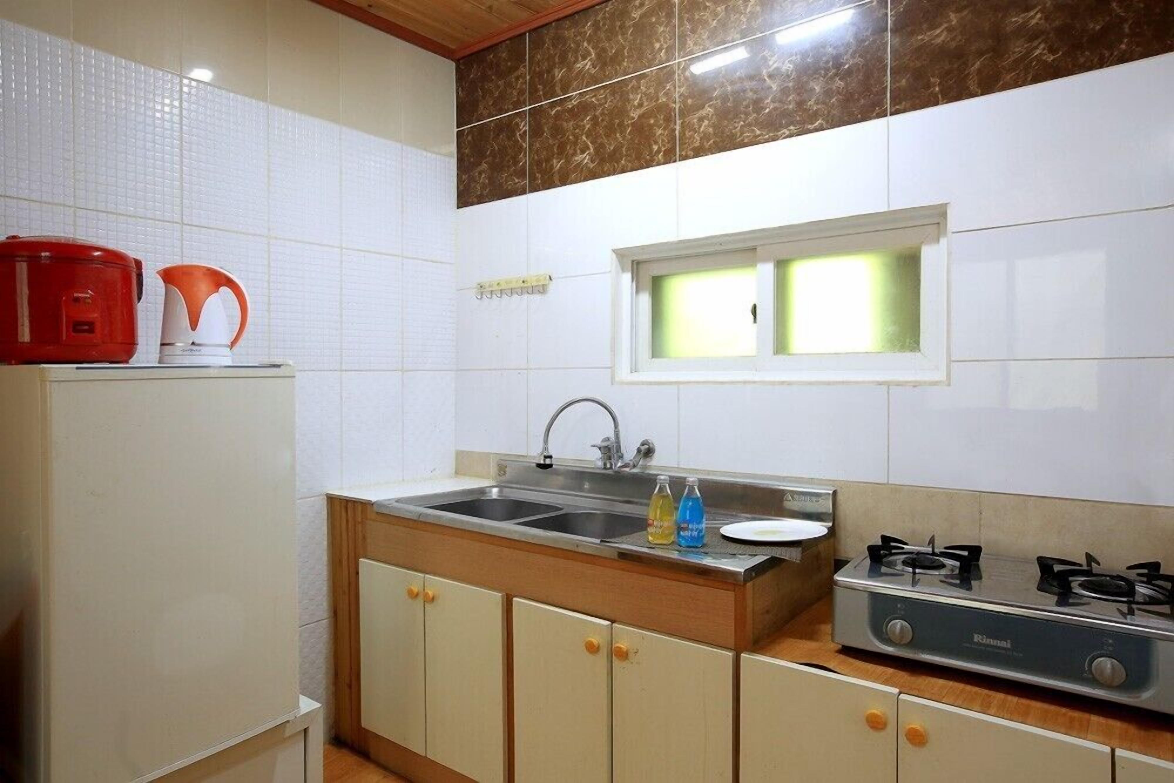 Room (Studio 2) | Free WiFi, bed sheets