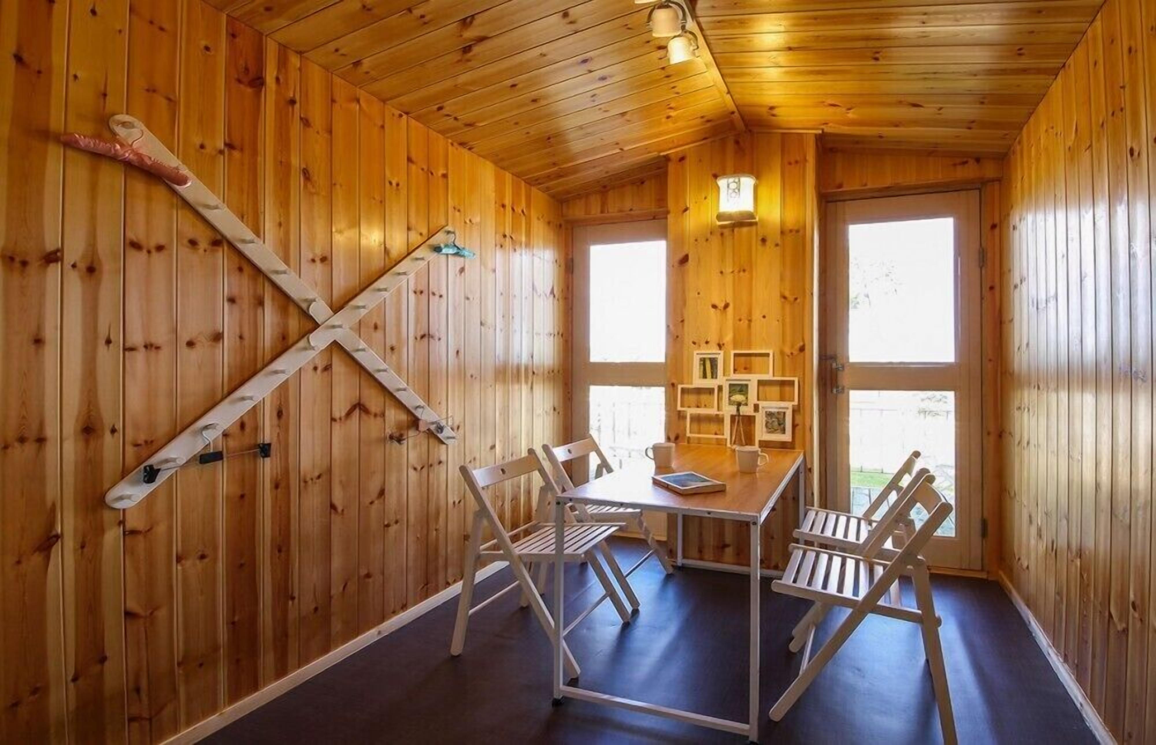 Room (Healinggung) | Free WiFi, bed sheets