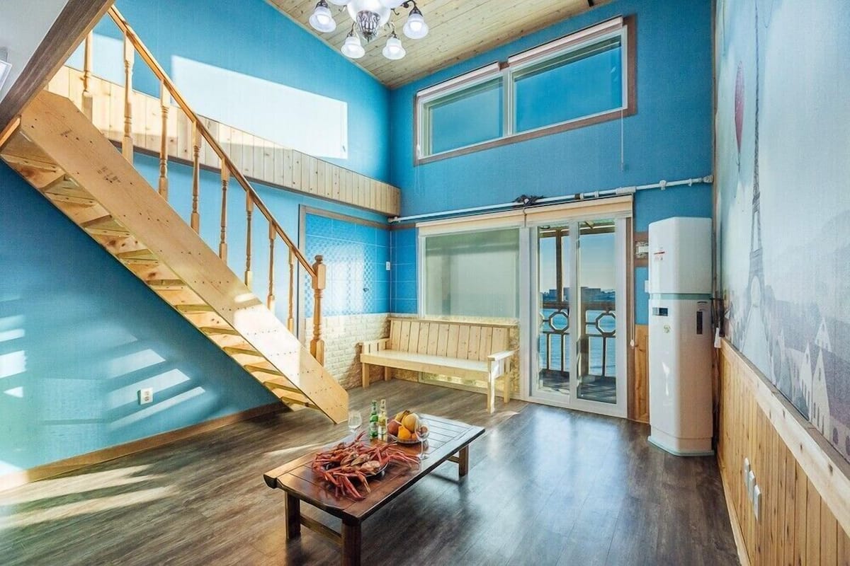 Room (302) | WiFi (free), bed sheets