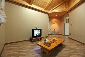 Room (RAISON) | Free WiFi, bed sheets - Bawii Pension (Geoje)