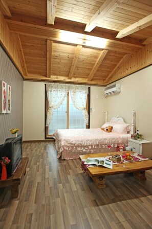 Room (SEASON) | Free WiFi, bed sheets - Bawii Pension (Geoje)