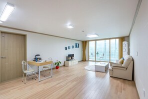 Room (Coast 201) | Free WiFi, bed sheets - Paradise Geoje (Beach) (Geoje)