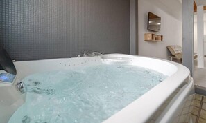 Room (201 (Duplex, Two beds)) | Free WiFi, bed sheets