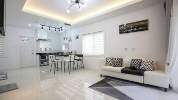 Zimmer (Luda) | Kostenloses WLAN, Bettwäsche