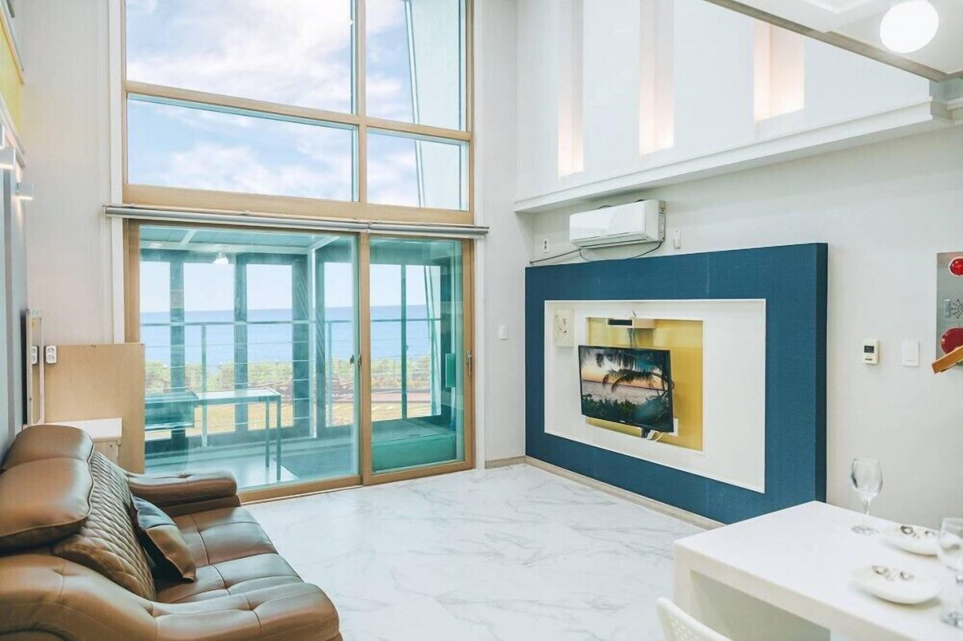 Room (201 Solsupeongi) | Free WiFi, bed sheets