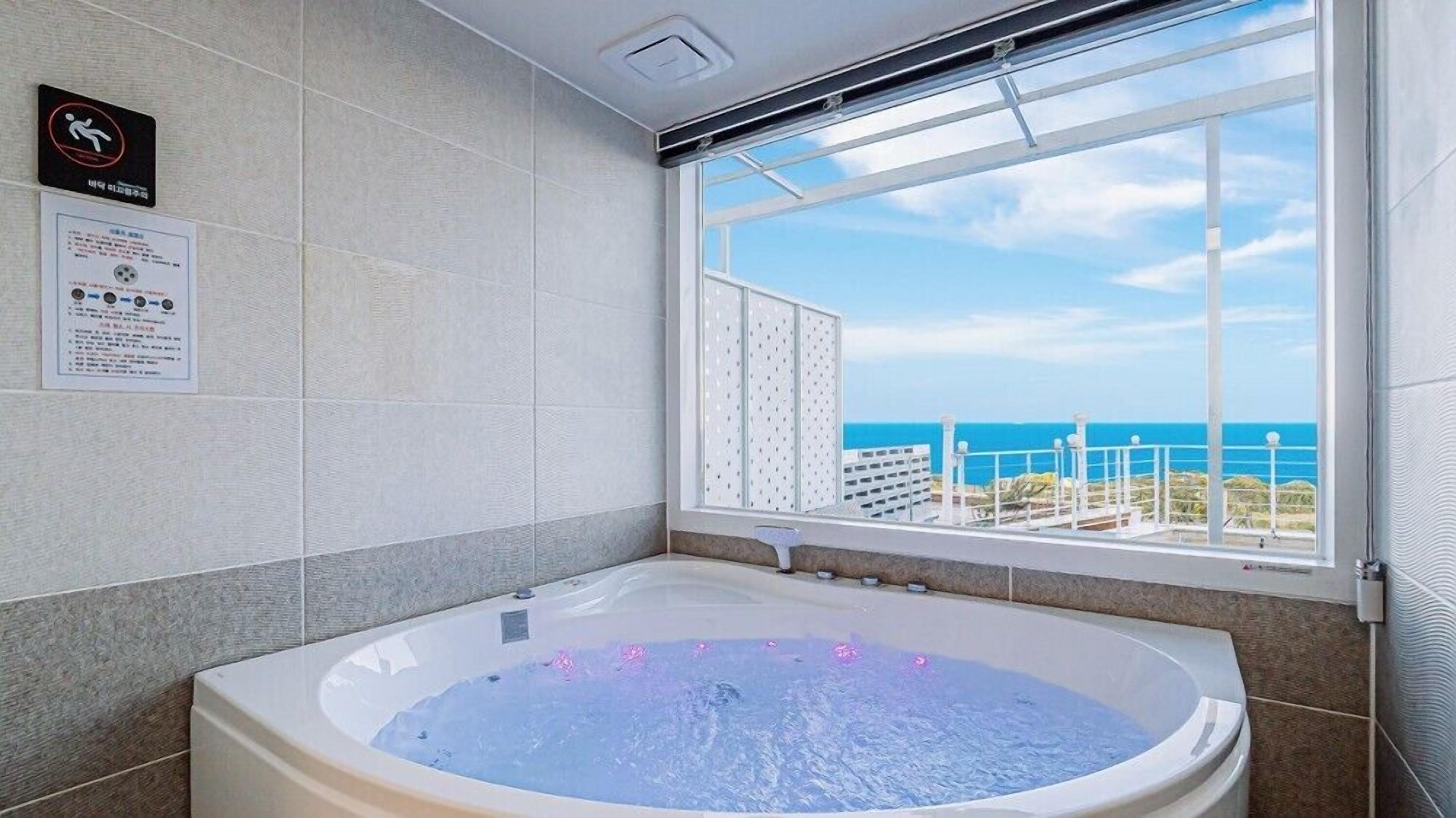 Room (103) | Free WiFi, bed sheets