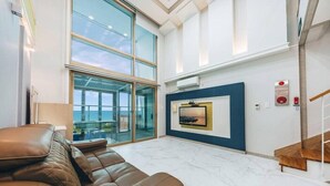 Room (207) | WiFi (free), bed sheets - Bawi Pension (Pohang)