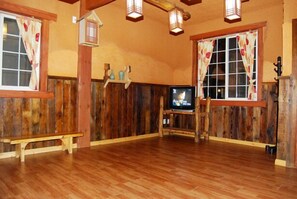 Room (Hwangto 1) | Free WiFi, bed sheets - Dojagi Pension (Incheon)